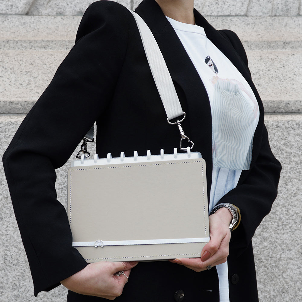 Exemplo de uso do Strap Go, cor Gelo.